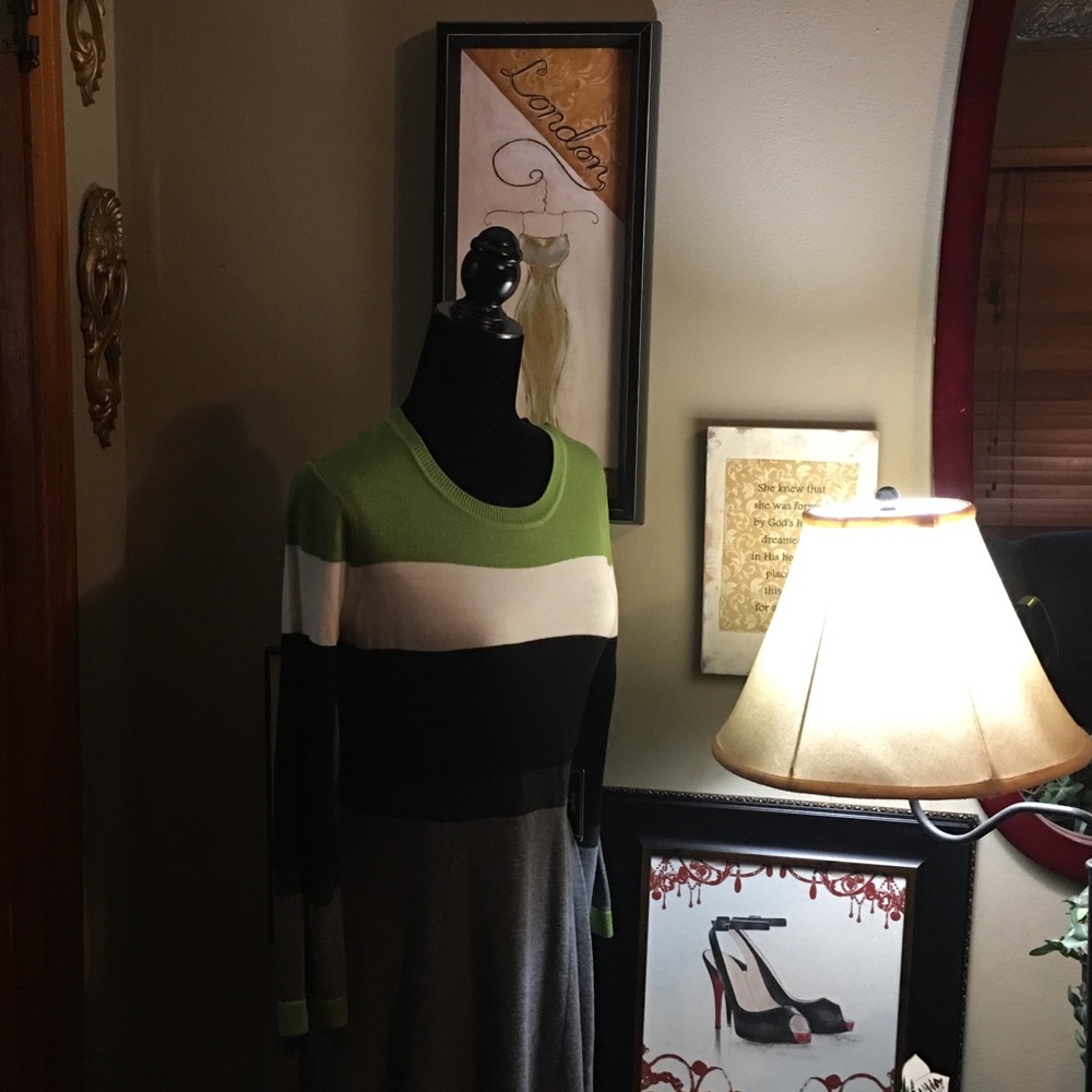 Dress - Picture 7 of 7